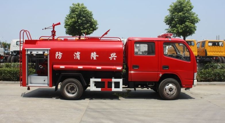 东风福瑞卡双排4吨消防洒水车