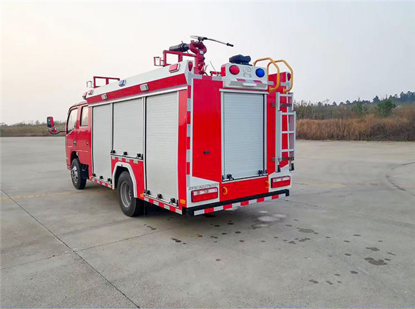 东风2.5吨水罐消防车图片