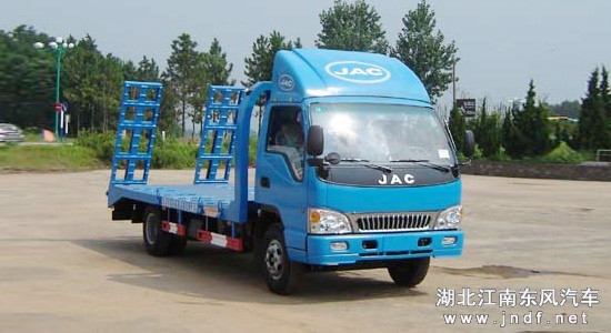 江淮HFC1081平板拖车图 1