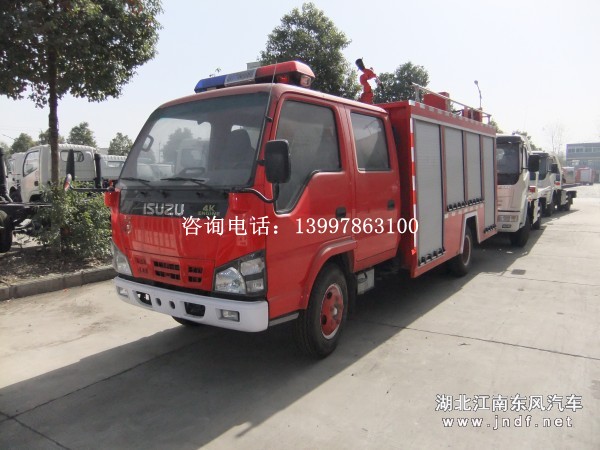 庆铃2吨水罐消防车，小型消防车