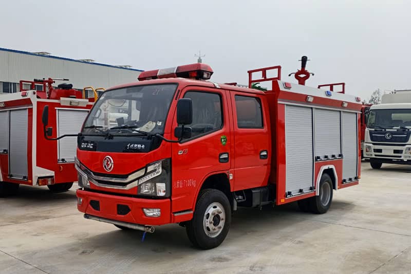 东风多利卡2.5吨水罐消防车
