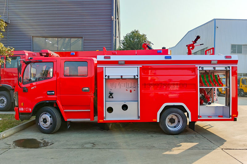 东风多利卡5吨水罐消防车左侧图