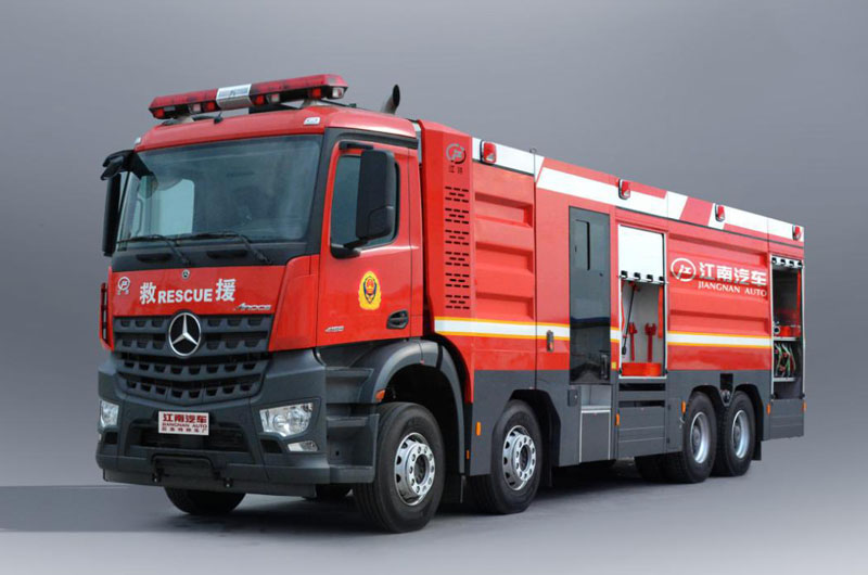 梅赛德斯-奔驰18吨泡沫消防车